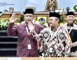 Haedar Nashir, Ketua Umum Pusat Muhammadiyah terpilih bersama Abdul Mu’ti, Sekretaris Umum terpilih dan Busro Muqodas, tiga dari 13 Pimpinan Pusat Muhammadiyah terpilih.