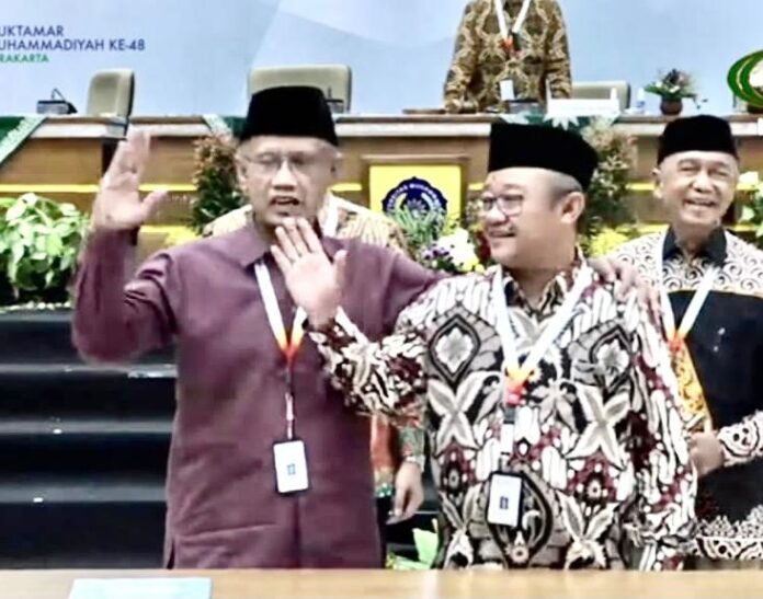 Haedar Nashir, Ketua Umum Pusat Muhammadiyah terpilih bersama Abdul Mu’ti, Sekretaris Umum terpilih dan Busro Muqodas, tiga dari 13 Pimpinan Pusat Muhammadiyah terpilih.