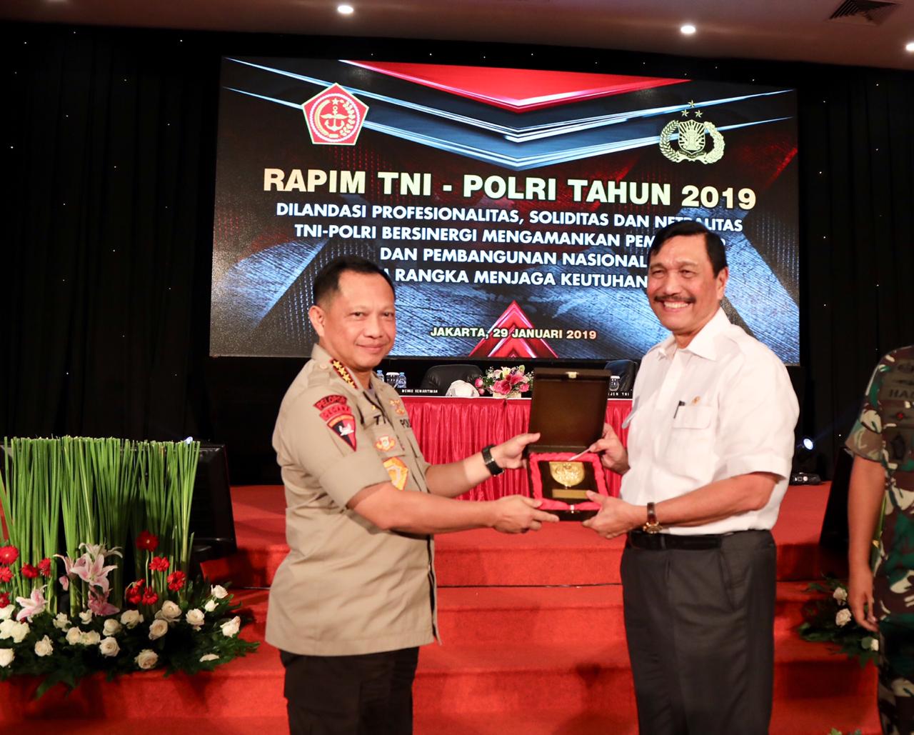 Menko Luhut kepada Perwira TNI-POLRI : Ayo Bekerja Dengan Baik