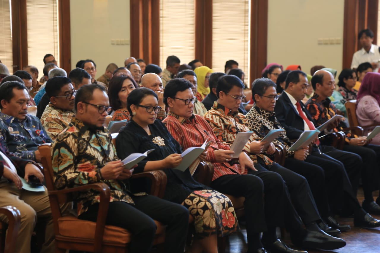 Mendagri Menyambut Baik Gagasan Pemikiran Guru Besar Prof. Dr. Cornelis Lay, M.A