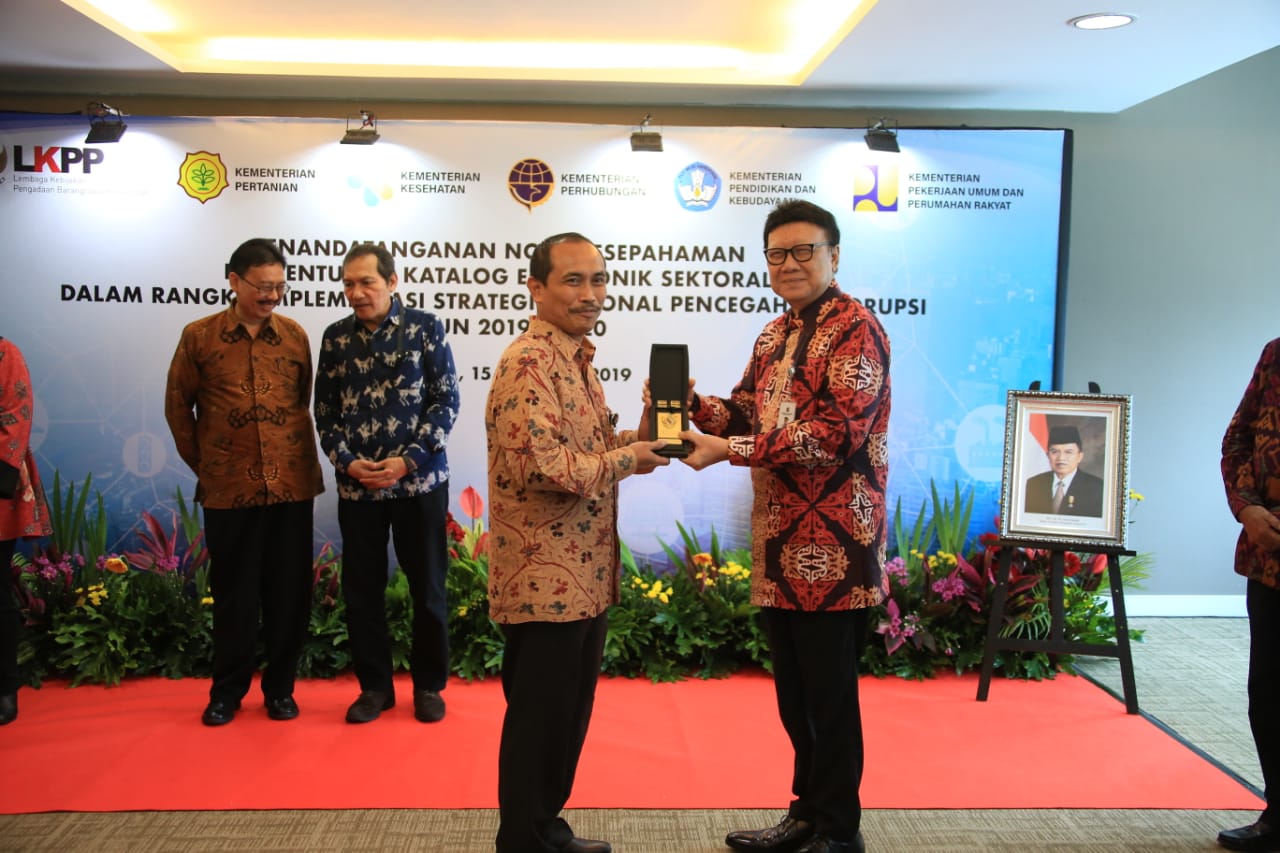 Mendagri Teken MoU Pengadaan Barang dan Jasa