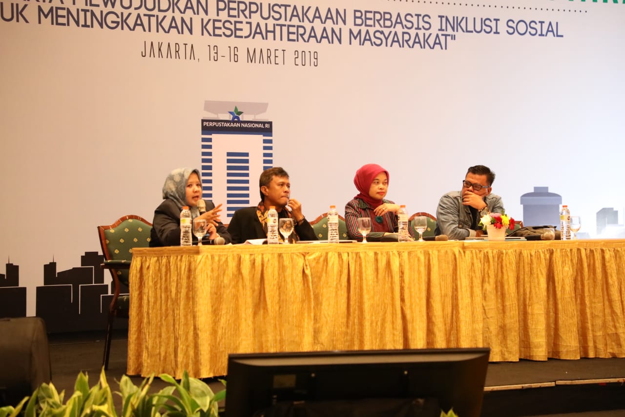 Siapapun Anda, Perpustakaan Harus di Hati