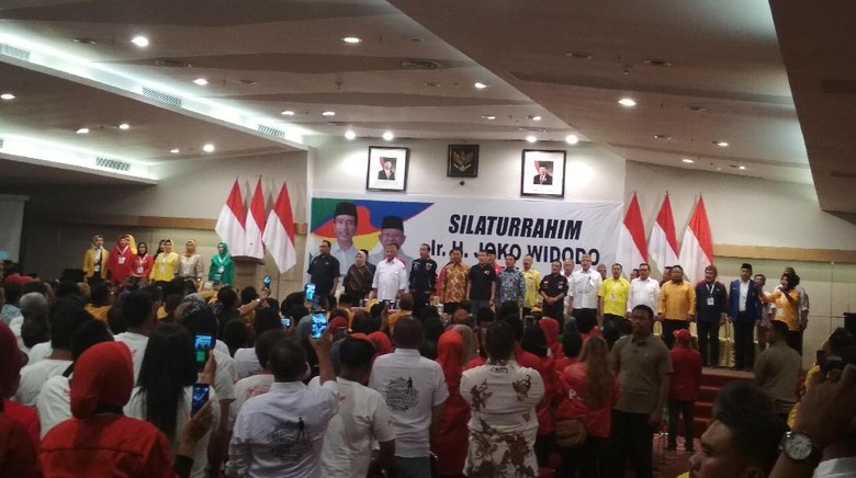 Sorak Berkumandang Dari Keluarga Besar Uno Dukung Jokowi