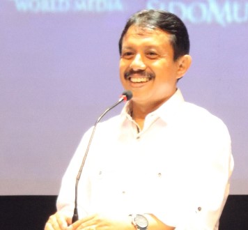 Media Dibelah, Media di Tengah