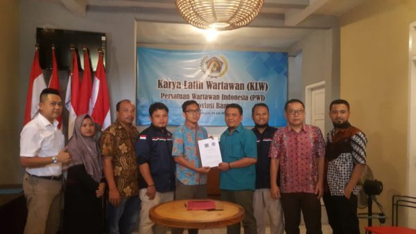 Sinergi Jurnalis dan Akademisi, PWI Banten dan UNSERA Tandatangani MoU