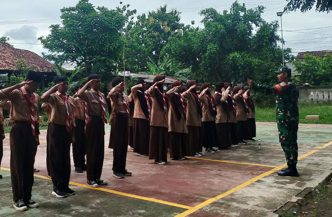 Babinsa Koramil 0602-03/Walantaka Berikan Pelatihan PBB Kepada Siswa MTs Al Khairiyah Darussalam