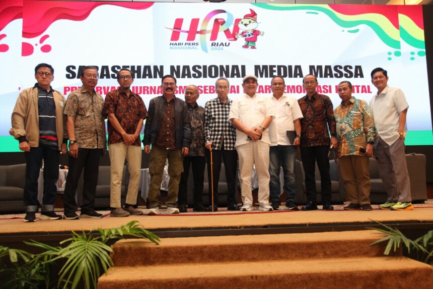 Sesi Diskusi, Ketua Dewan Pakar PWI Pusat, Dan Hilman Hidayat, Ketua PWI Jawa Barat : Pentingnya Preservasi Jurnalisme Untuk Memperkuat Demokrasi Di Era Digital