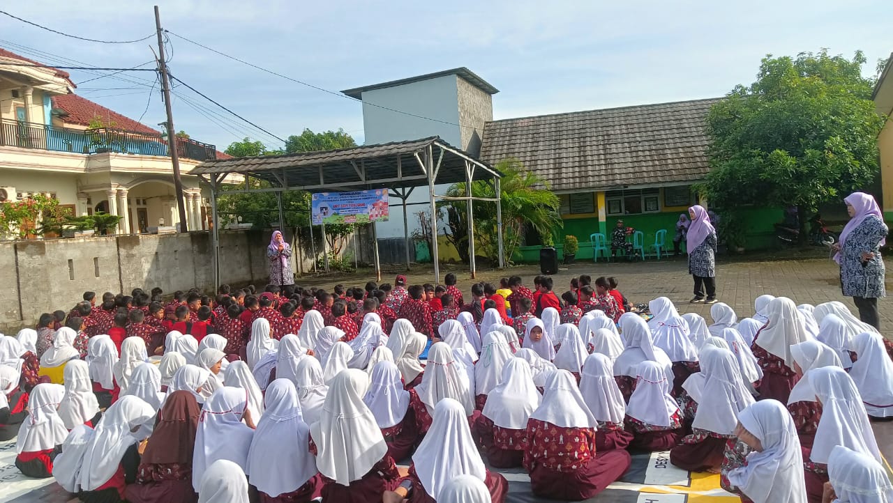 Serka Yulius, Babinsa Koramil 0602-06/Kramatwatu Berikan Edukasi tentang Bullying dan Penanggulangan Kekerasan di Lingkungan Sekolah