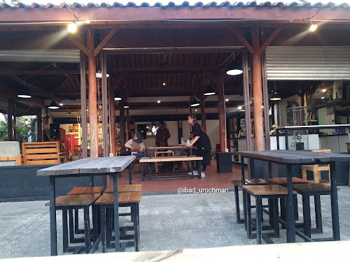 Nikmati Momen Bukber Di Koeno Eatery Dengan Konsep Vintage