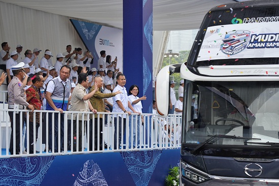 Menhub Dudy Lepas Keberangkatan Mudik Gratis BUMN