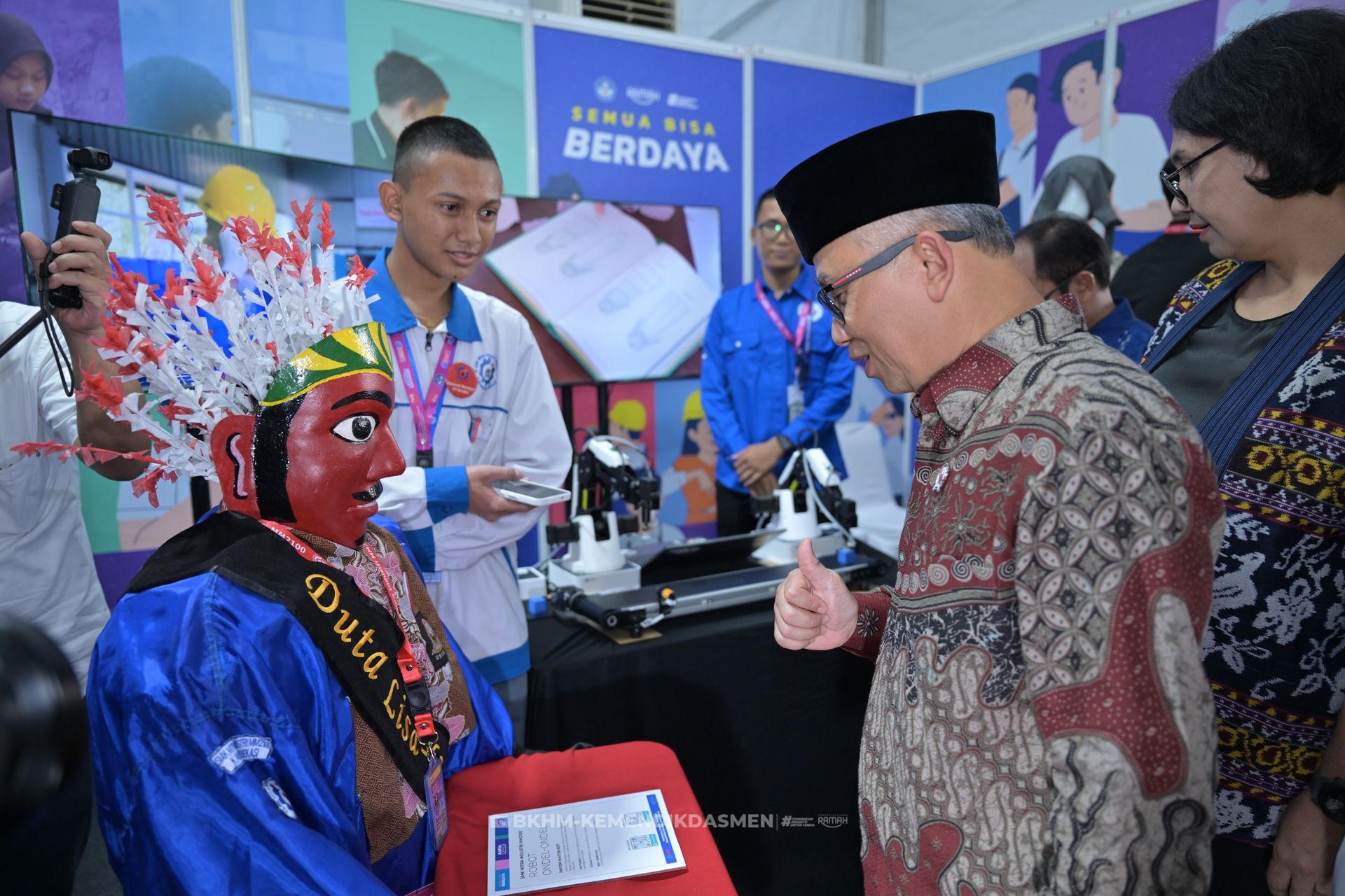 Robot Ondel Ondel Karya Siswa SMK Dipamerkan di Konsolidasi Nasional