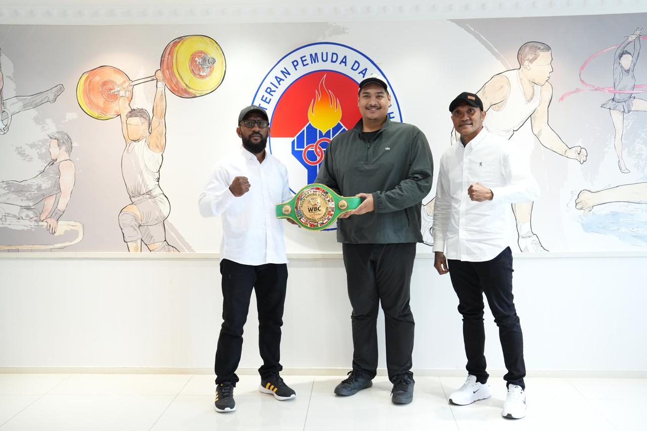 Terima Geisler Ap Juara WBC Kontinental Asia Asal Papua, Menpora Dito: Tinju Tanah Air Akan Bergairah Lagi