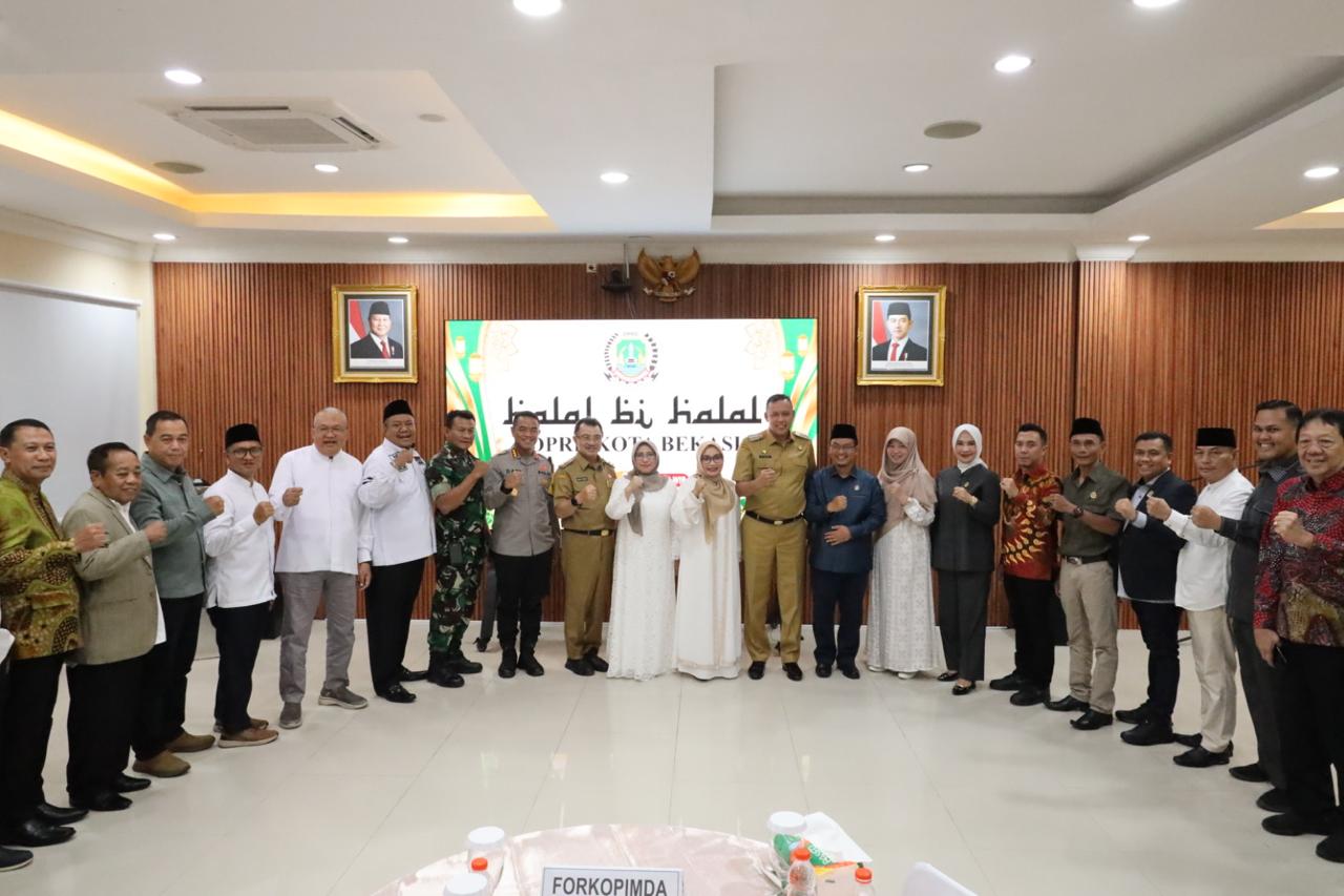 Wali dan Wawali Kota Bekasi Hadiri Halal Bihalal di DPRD Kota Bekasi
