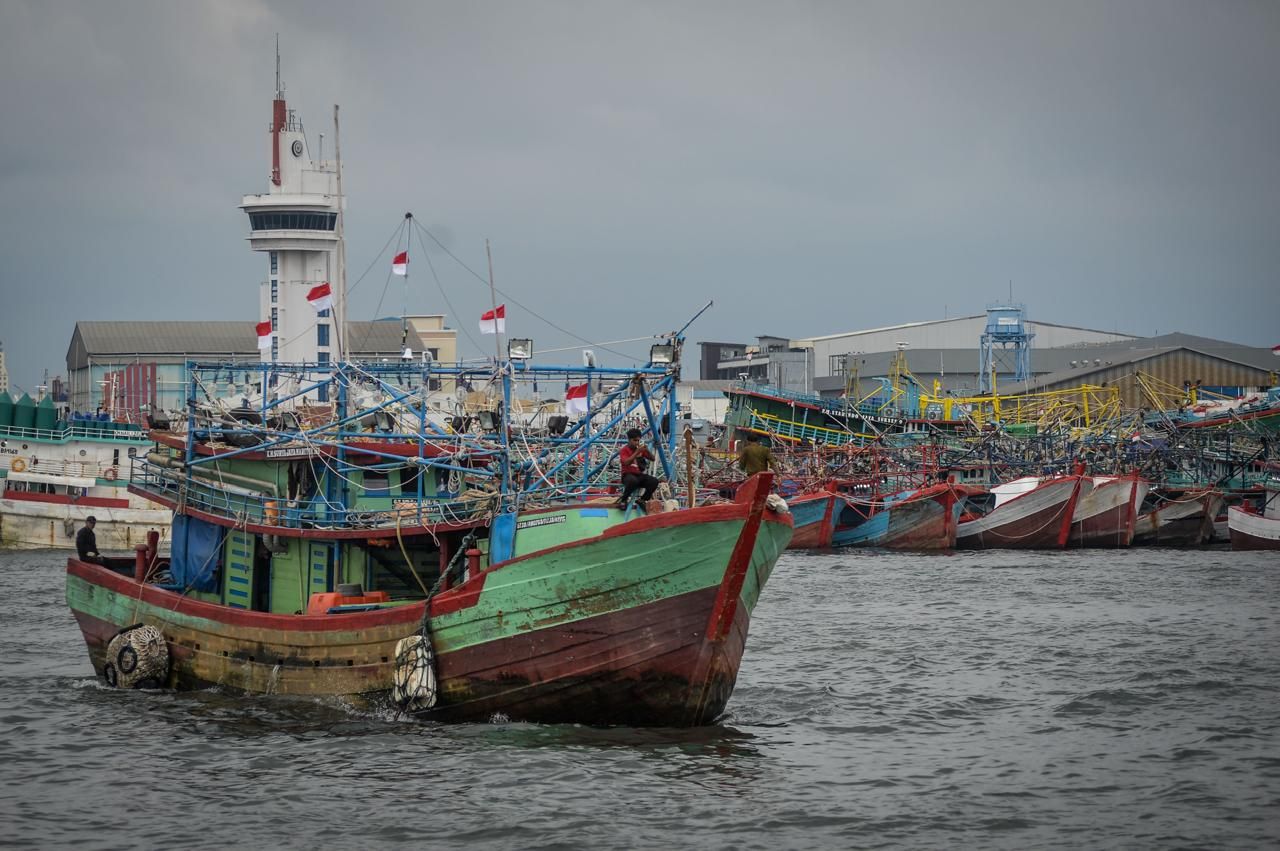 Hari Nelayan Nasional 2025, HNSI Kota Cilegon Dan Pemkot Cilegon Berikan Apresiasi Menyerahkan Bantuan Sembako Kepada Nelayan