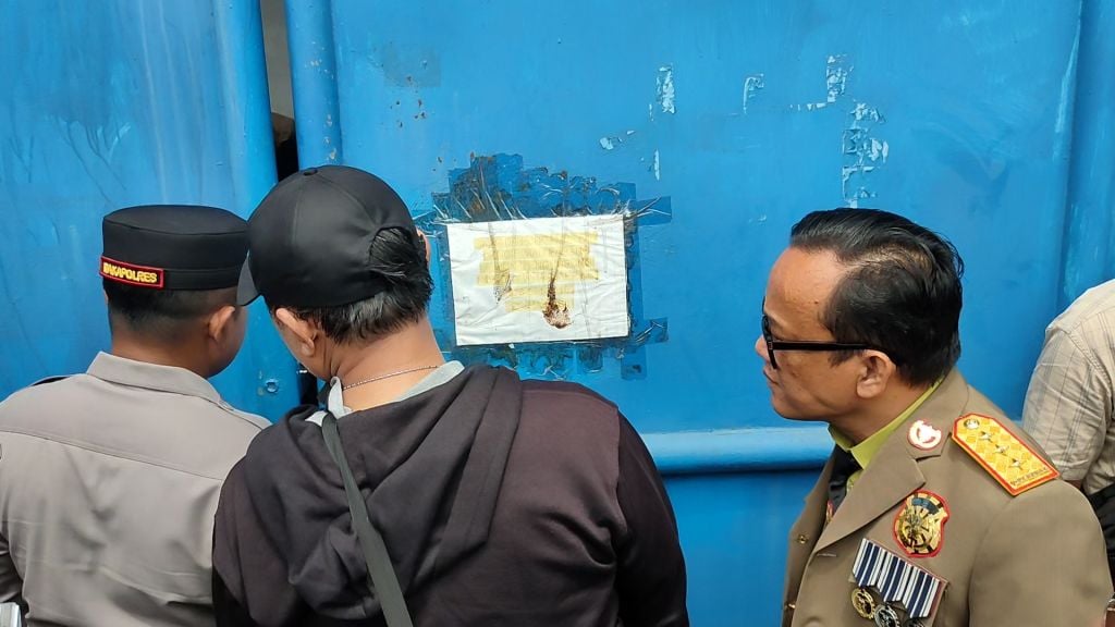 Wamenaker RI Dan Wakil Walikota Surabaya Sempat Tertahan Di Gerbang Perusahaan Tahan Ijazah Saat Melakukan Sidak