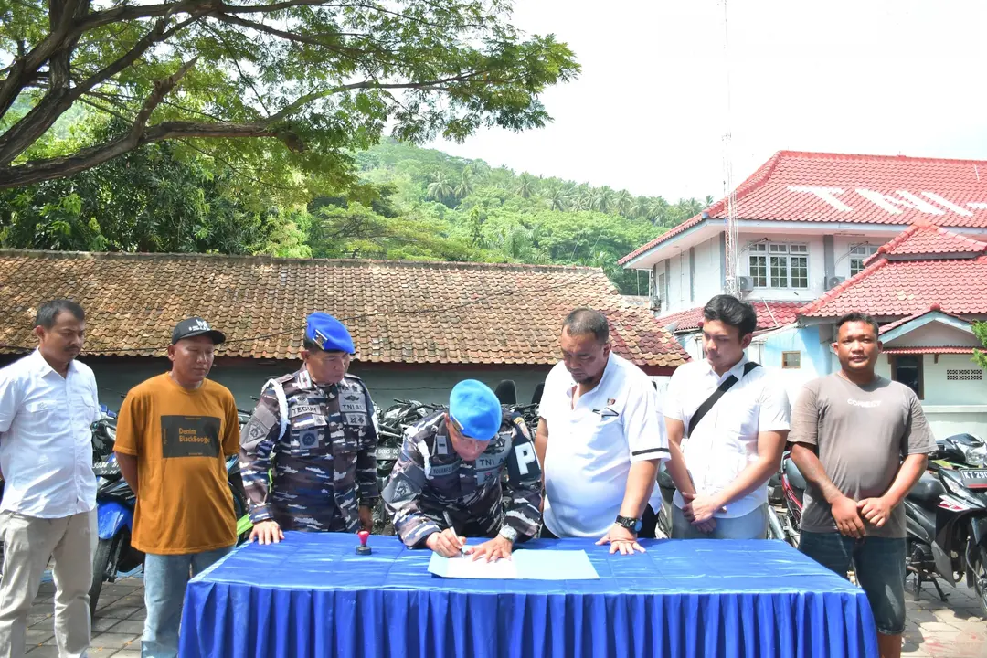 Lanal Banten Berhasil Amankan Dua Truk Pengangkut Puluhan Unit Sepeda Motor Tanpa Dokumen Di Pelabuhan Merak