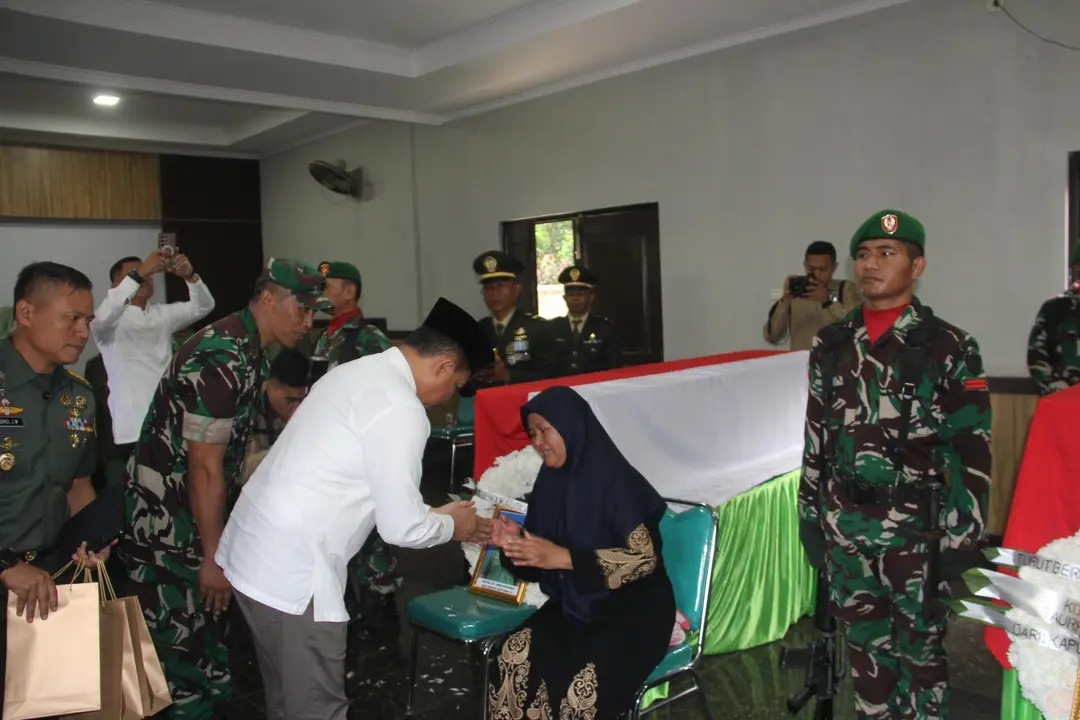 TNI Berduka: Panglima TNI Hadiri Upacara Pelepasan Jenazah Prajurit Korban Ledakan Munisi