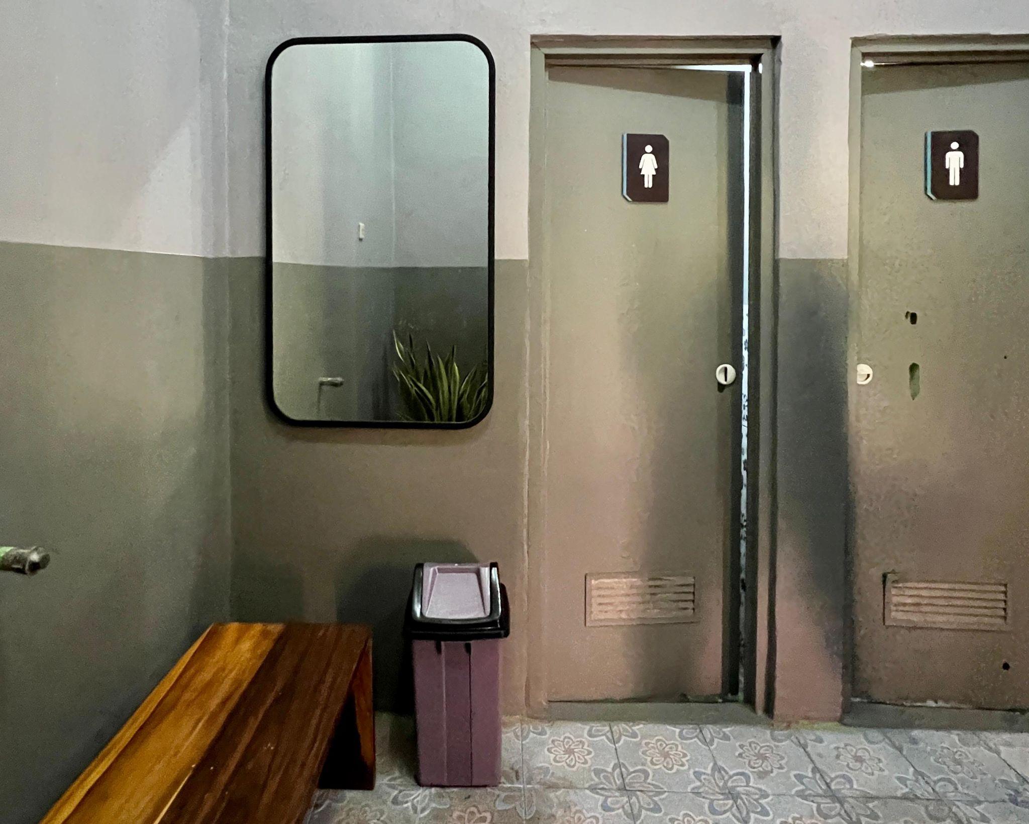 Aston Serang Hotel & Convention Center Melaksanakan   Program CSR Renovasi Toilet Di SDN Singapadu