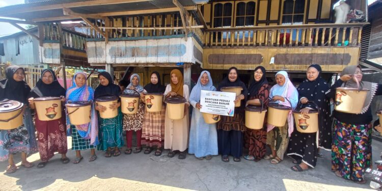 PLN Indonesia Power UBP Kamojang bersama Rumah Zakat Salurkan Bantuan untuk Korban Banjir di Bantaeng