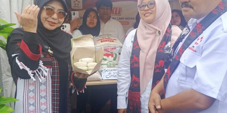 Balon Gerakan Pasar Rakyat Julang Ke Langit Dilepas Bupati Pandeglang Raden Dewi Setiani, Ketum APKLI-P: Petanda Kebangkitan PKL UMKM Indonesia