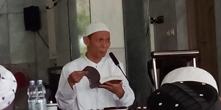 Kajian Ahad Pagi : Umat Islam Harus Percaya Diri dan Bangkit