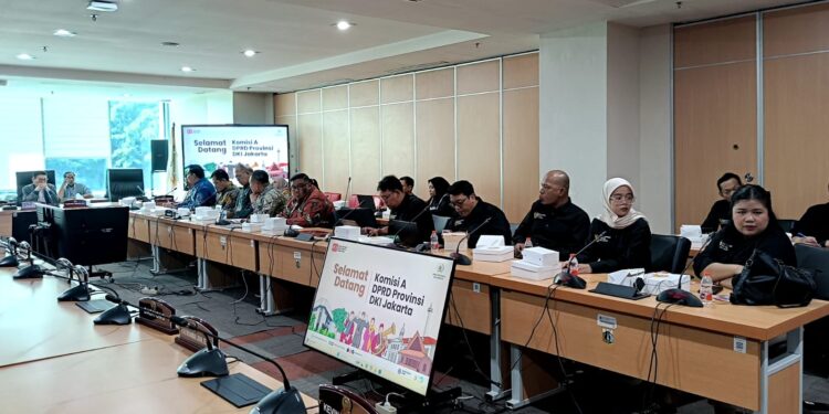 KI DKI Jakarta Serahkan Laporan Kinerja 2024 Hingga Paparkan 5 Aspek Penguatan Keterbukaan Informasi Publik ke Komisi A DPRD DKI Jakarta