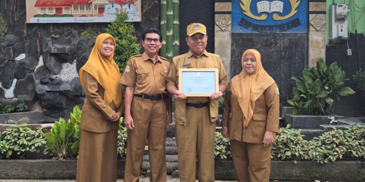 SMP 7 Kota Bekasi Dapat Penghargaan Adi Wiyata Nasional 2025 Oleh  Menteri LH.