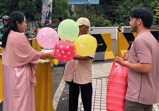 Berbagi di Bulan Penuh Berkah, Tangcity Mall Bagikan Paket Buka Puasa