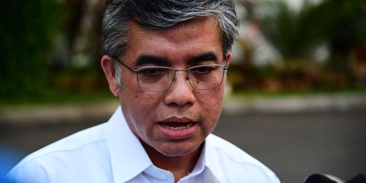 Presiden Prabowo Subianto Terima Laporan Program Magang dan Vokasi dari Menaker