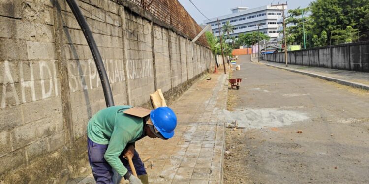 Perumda Tirta Benteng Gerak Cepat Rapikan Bekas Galian Pipa di Kampung Pabuaran