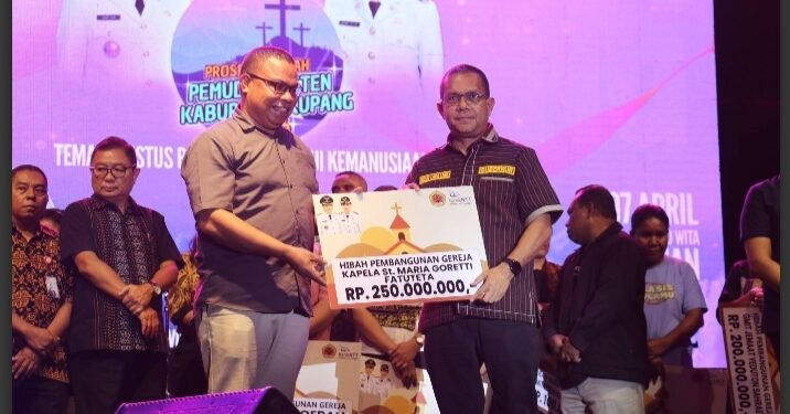 Pemkab Kupang Salurkan Bantuan Gereja dan Mahasiswa di Momen Paskah