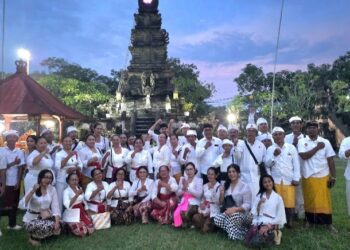 Rayakan HUT ke-23, Puskor Hindunesia NTB Gelar Persembahyangan Bersama di Pura Jagatnatha Mayura