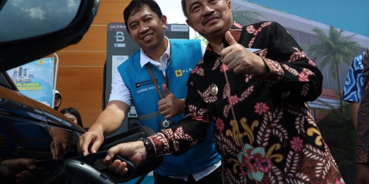 Wakil Wali Kota Bekasi Hadiri Peresmian SPKLU Berkapasitas Besar di Summarecon Mall Bekasi