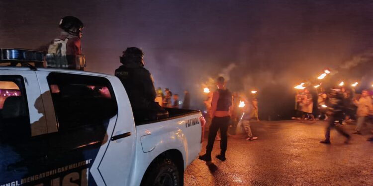 Pawai Obor Paskah Tolikara Berlangsung Khidmat, Persaudaraan dan Damai Terpancar di Papua Pegunungan