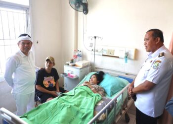 Wali Kota Bekasi Dampingi KDM Jenguk Korban, Pastikan Penanganan Maksimal di RS dan Tercover BPJS.