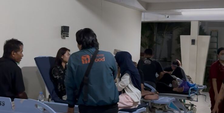 Usai Tinjau Lokasi, Wali Kota Bekasi Jenguk Korban Kecelakaan Kereta di RSUD Kota Bekasi