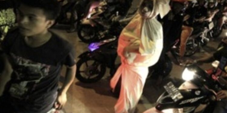 Viral Sosok Mirip Pocong Resahkan Warga Tangerang, Polisi Tingkatkan Patroli
