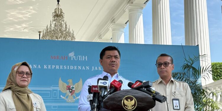 Prabowo Shalat Idul Adha di Prancis, Serahkan 1.098 Sapi Kurban untuk Daerah di Indonesia