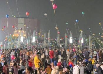 Balon Terbang Jadi Magnet Hiburan Akhir Pekan Warga di Plaza Patriot Chandrabhaga
