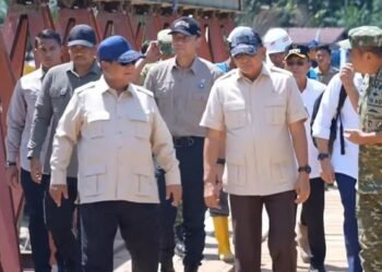 Prabowo Didampingi AHY Tinjau Jembatan Bailey di Sungai Garoga Tapsel