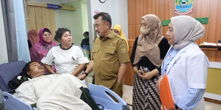 Wakil Wali Kota Bekasi Jenguk Korban Kecelakaan Cut Mutia, Pemkot Bekasi pastikan korban mendapatkan perawatan dan santunan