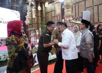 Plh. Wali Kota Bekasi Harris Bobihoe Hadiri Pisah Sambut Kajati Jabar Pakuan Bandung