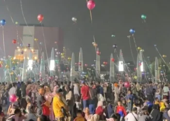 Balon Terbang Jadi Magnet Hiburan Akhir Pekan Warga di Plaza Patriot Chandrabhaga