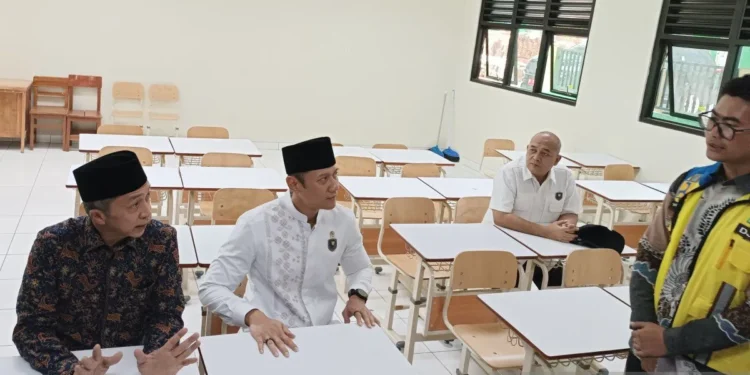 Pemerintah Renovasi 127 Madrasah di Jawa Barat, Menko AHY Sampaikan Progres