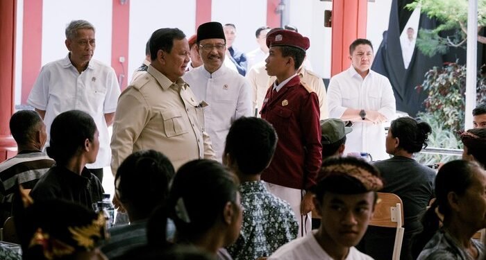 Presiden Prabowo Makan Siang Bersama Siswa SRMP 17 Tabanan