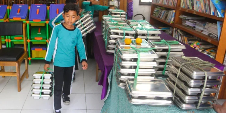 Dari Dapur MBG ke Kantin Sekolah: Mencari Jalan Baru Program Gizi Nasional di Daerah 3T