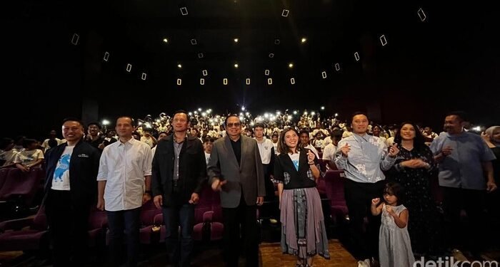 SBY-AHY Berbagi Kebahagiaan Lewat Nobar Children of Heaven Bersama Anak Panti