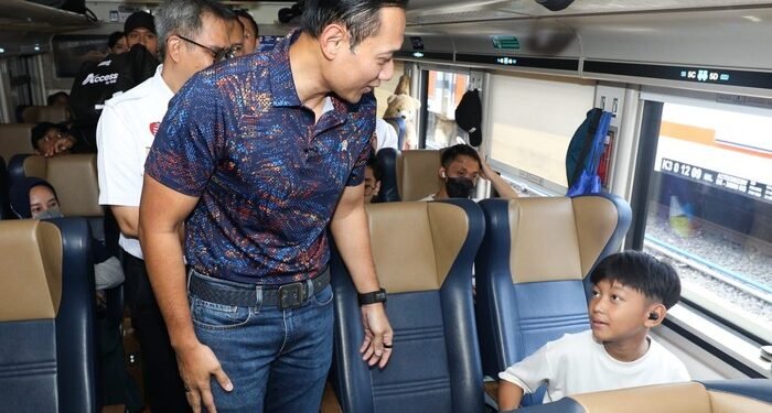 Cek Layanan Mudik Kereta Api, AHY: Berbagai Potensi Risiko Telah Dimitigasi