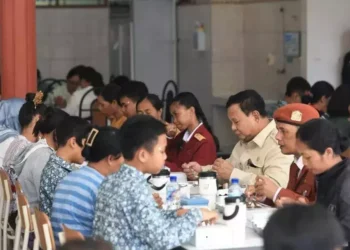 Prabowo Santap MBG Bareng Siswa Sekolah Rakyat, Ini Pesannya