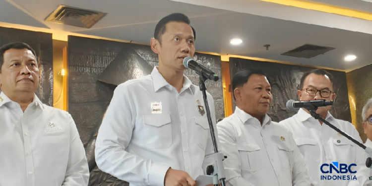 Pesawat di RI Masih Sering Delay, AHY Buka Suara